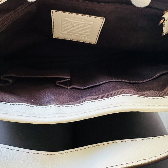 COACH | White Legacy Flap Shoulder Canvas & Leather Handbag / 7469 - Picture 5 of 10